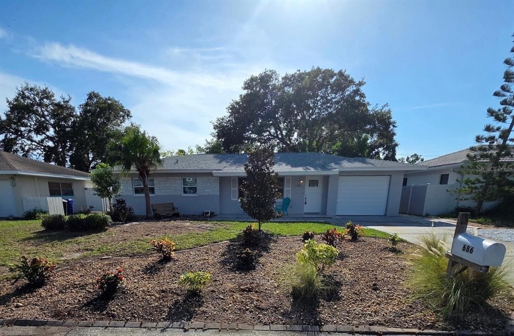 686 MANOR DRIVE W DUNEDIN, FL 34698