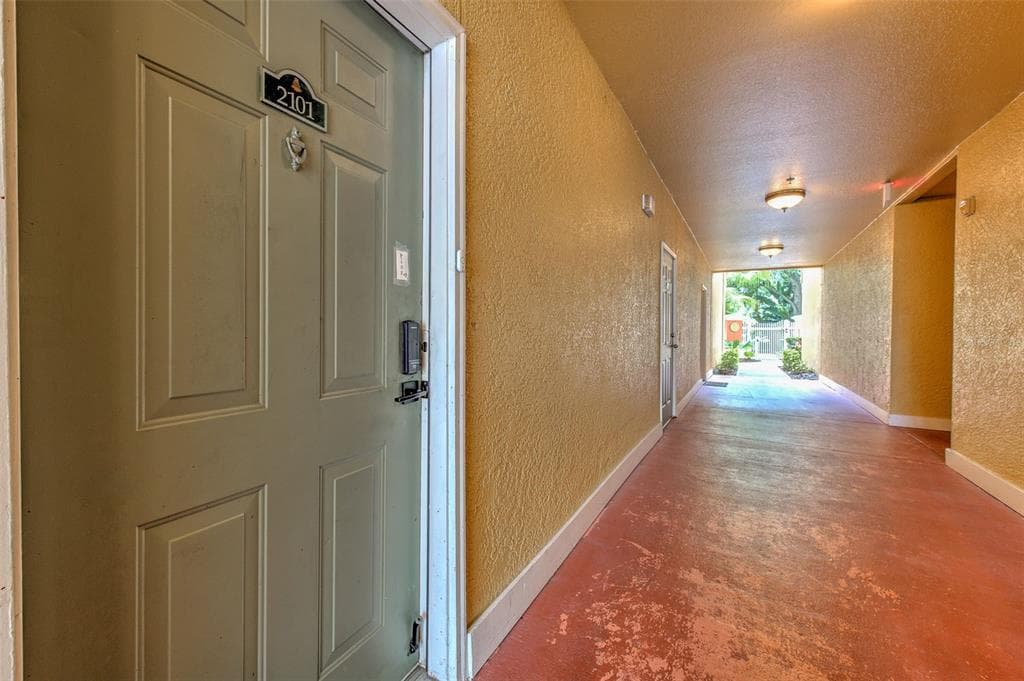 4207 S DALE MABRY HIGHWAY UNIT 2101 TAMPA, FL 33611