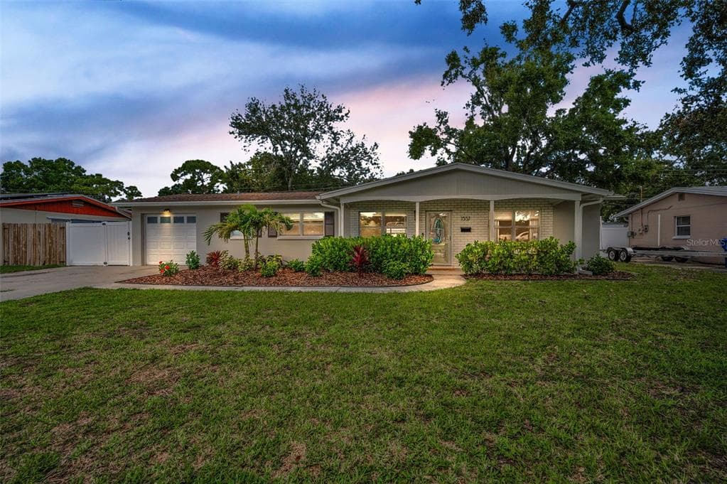 1557 77TH AVENUE N ST PETERSBURG, FL 33702