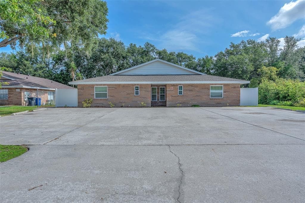 3209 BLOOMINGDALE VILLAS COURT