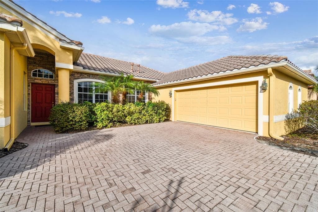 10512 BERMUDA ISLE DRIVE TAMPA, FL 33647
