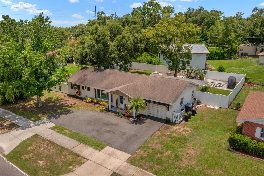 2307 S KINGSWAY ROAD SEFFNER, FL 33584