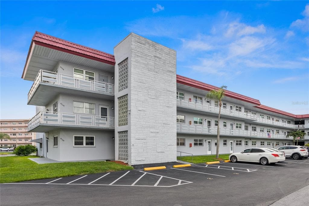 5660 80TH STREET N UNIT B106 ST PETERSBURG, FL 33709