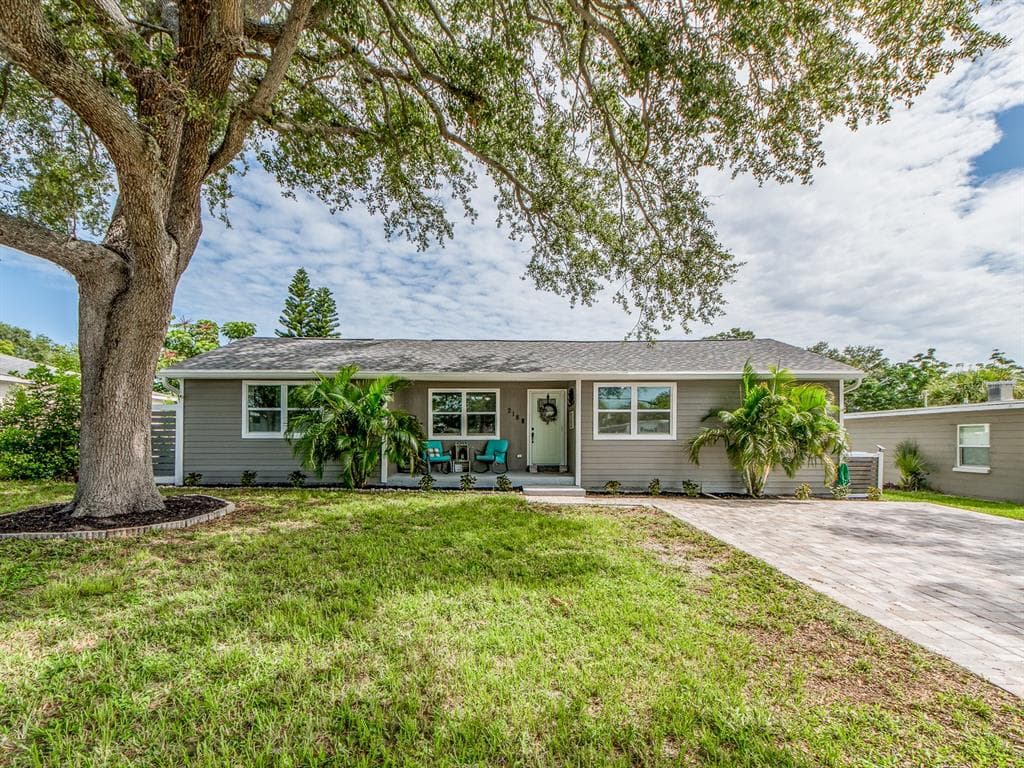 218 8TH AVENUE SW LARGO, FL 33770