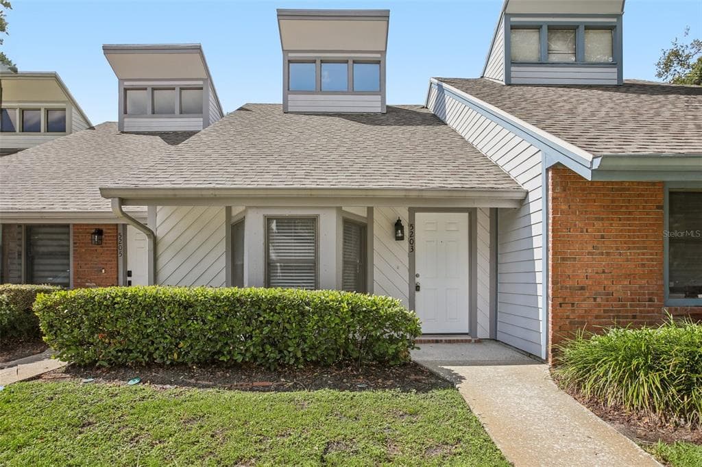 5203 OAK CHARTER COURT UNIT 5203 TEMPLE TERRACE, FL 33617
