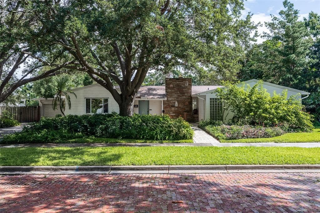 211 60TH AVENUE S ST PETERSBURG, FL 33705