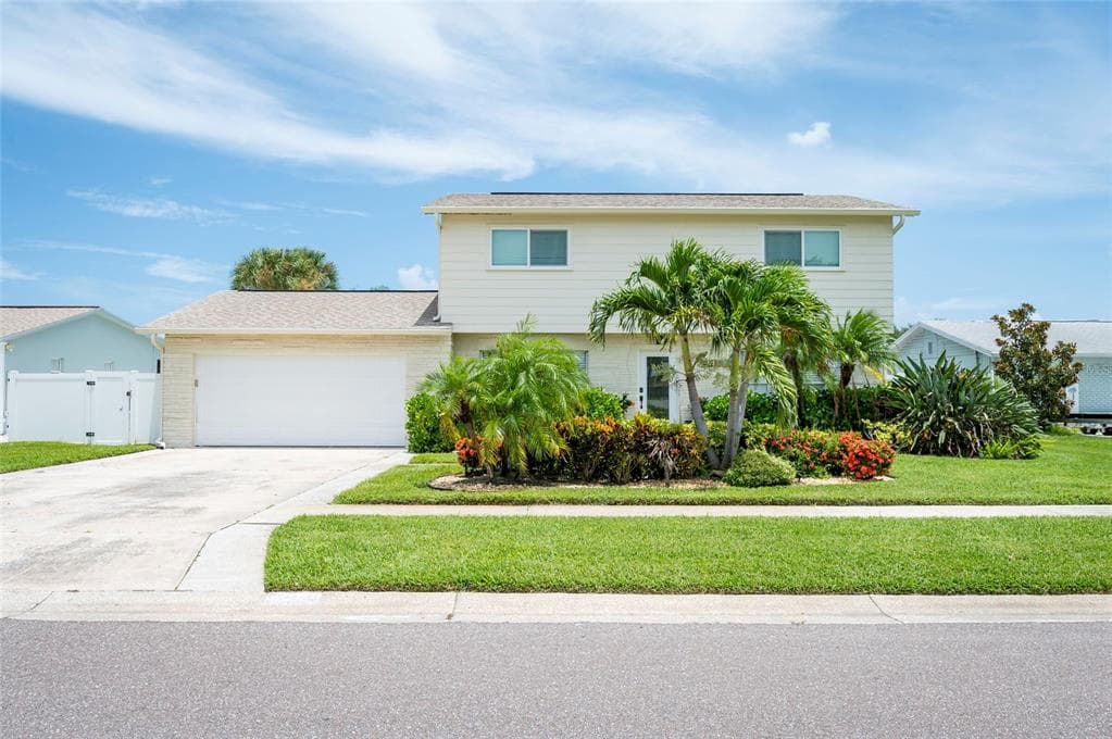 8425 FLAGSTONE DRIVE TAMPA, FL 33615