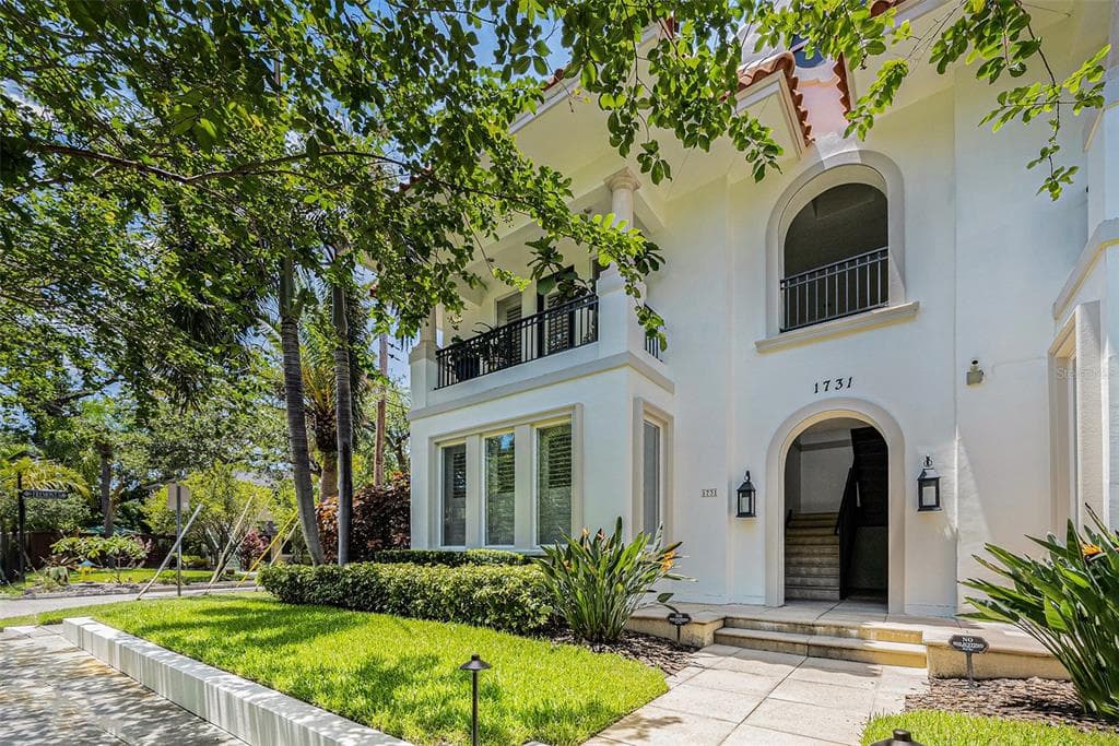 1731 W WATROUS AVENUE UNIT 202 TAMPA, FL 33606