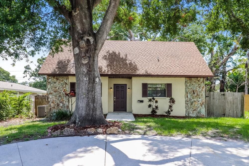 764 NORTHMOOR AVENUE N ST PETERSBURG, FL 33702