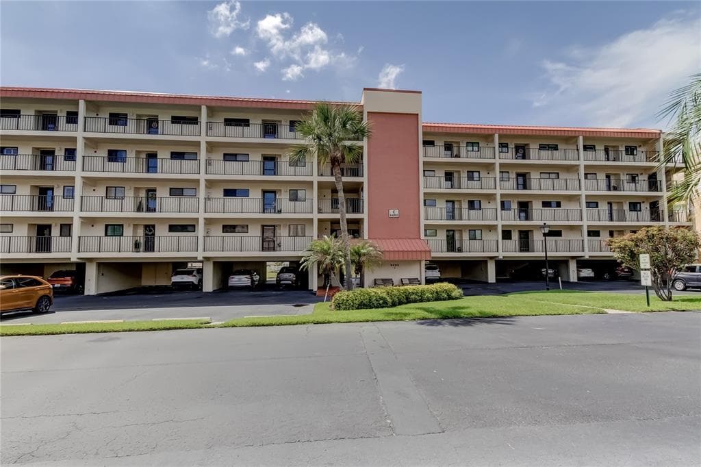 9490 HARBOR GREENS WAY UNIT 303 SEMINOLE, FL 33776
