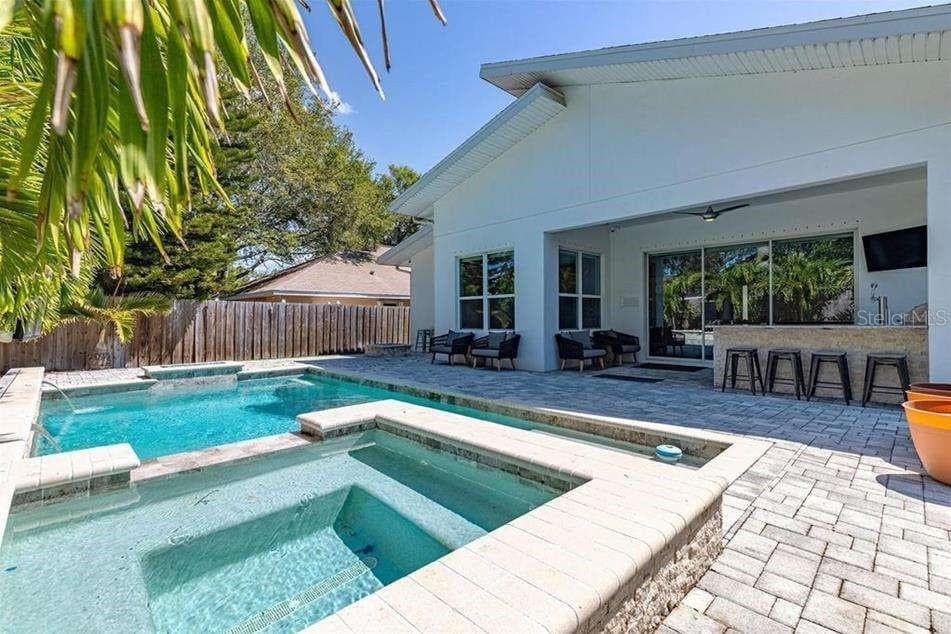 6717 S DAUPHIN AVENUE TAMPA, FL 33611