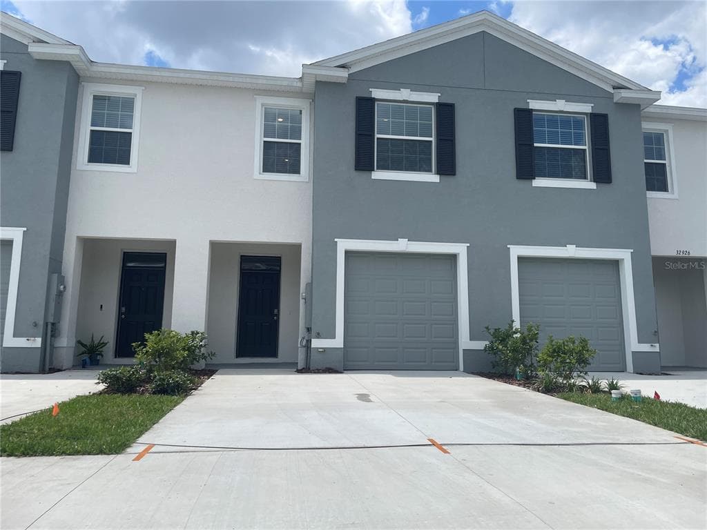 33032 FROSTED CLOVER WAY WESLEY CHAPEL, FL 33545