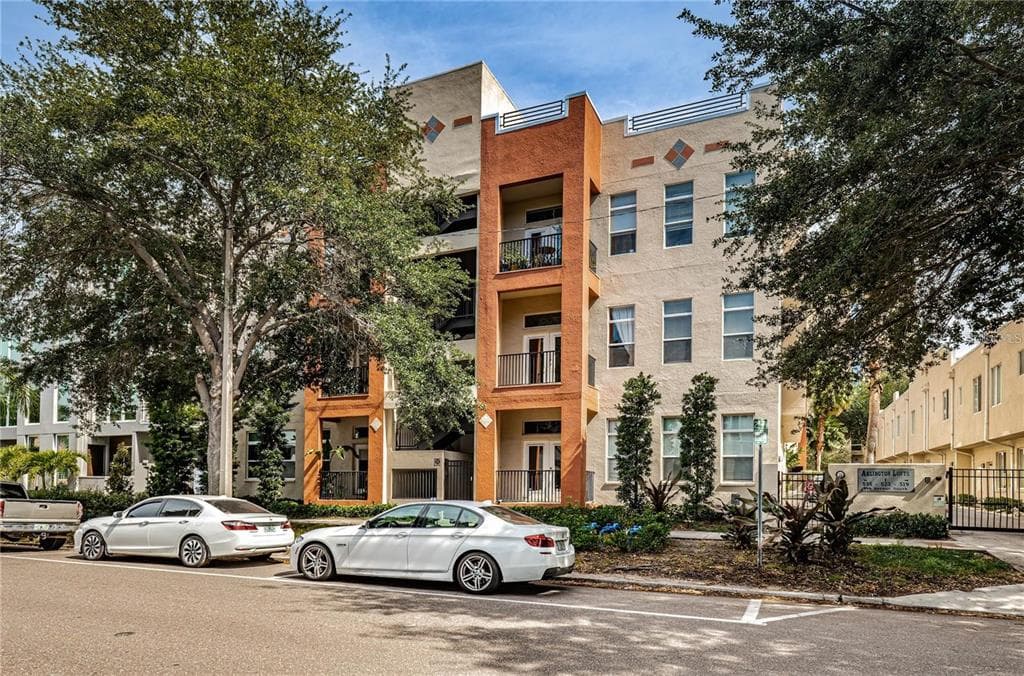 535 4TH AVENUE S UNIT 4 ST PETERSBURG, FL 33701