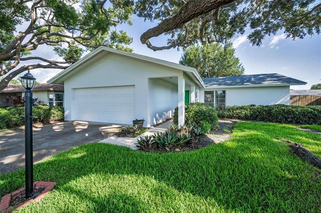 2559 REDWOOD CIRCLE CLEARWATER, FL 33763
