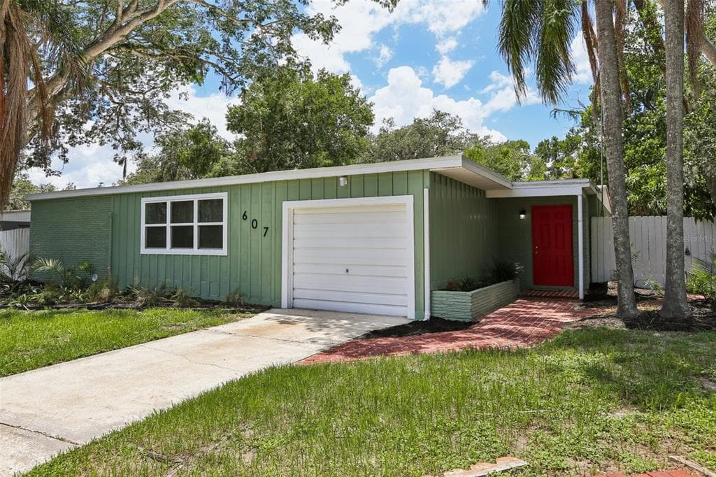 607 E RIVER DRIVE TEMPLE TERRACE, FL 33617