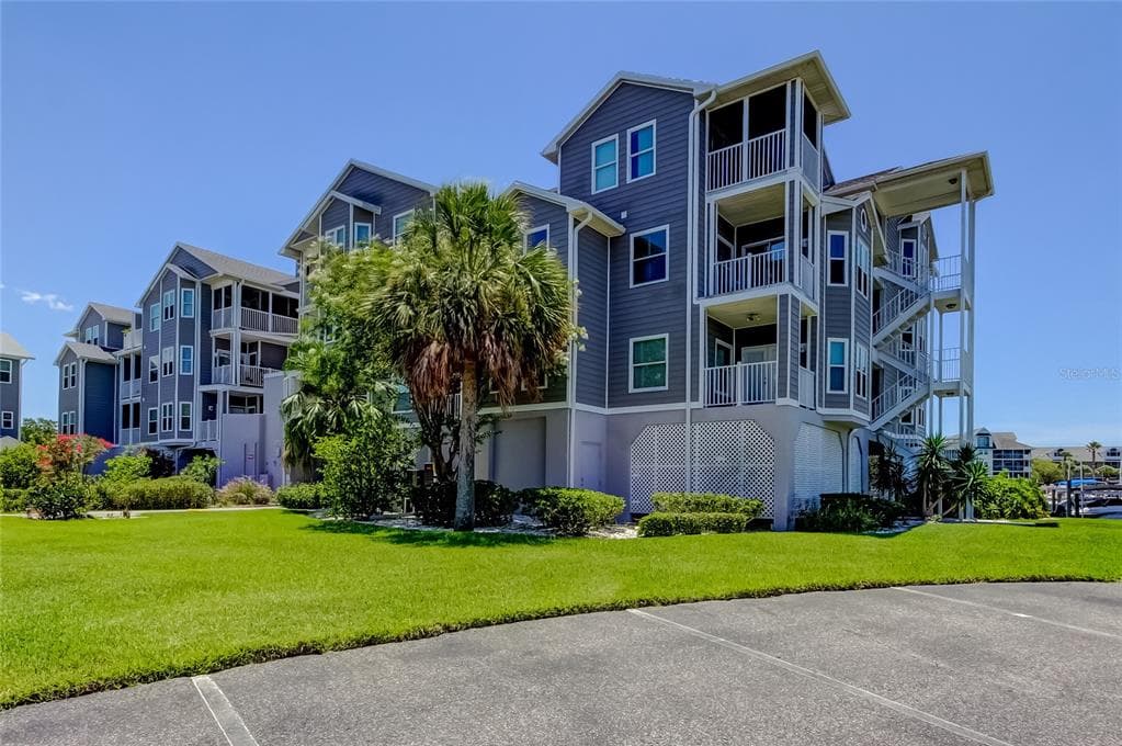 5722 BISCAYNE COURT UNIT 107 NEW PORT RICHEY, FL 34652