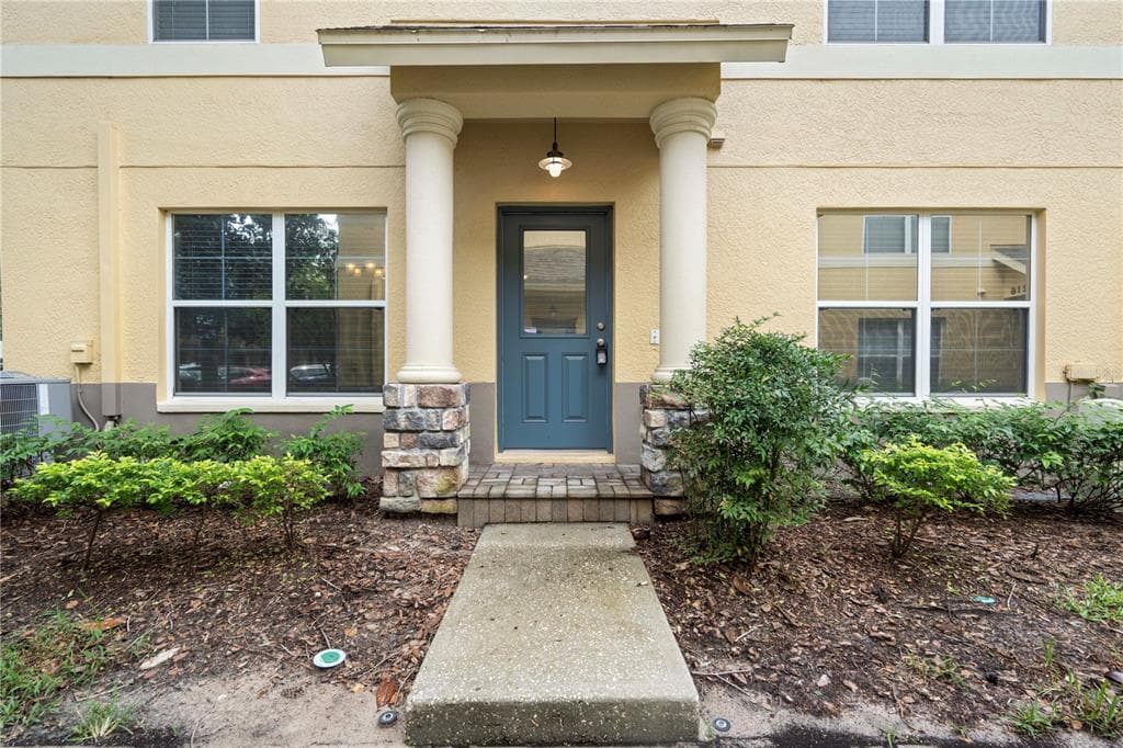 212 DRAW BRIDGE LANE VALRICO, FL 33594
