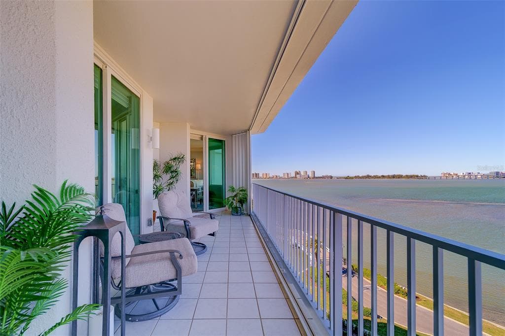 2 SEASIDE LANE UNIT 801 BELLEAIR, FL 33756