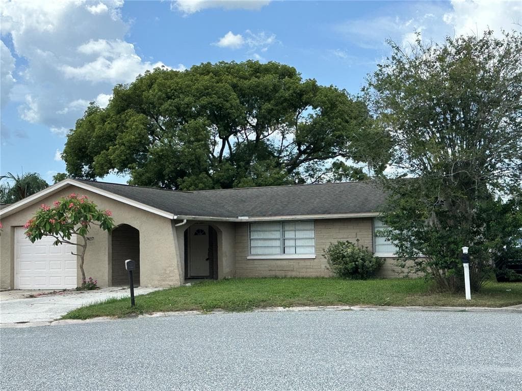 7437 CARMEL AVENUE NEW PORT RICHEY, FL 34655