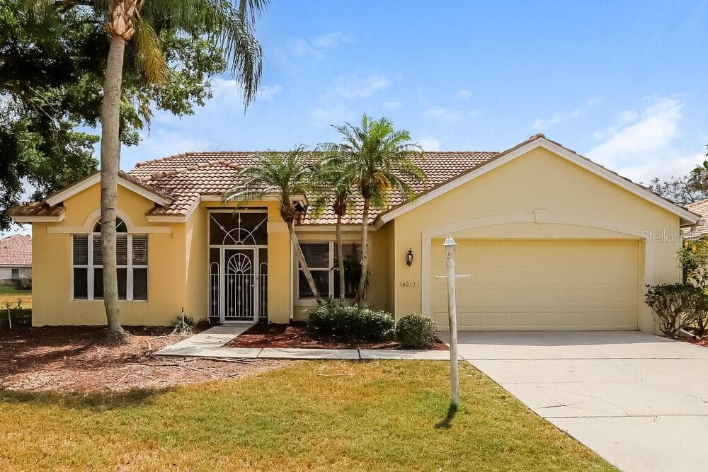 6615 OAKBROOKE CIRCLE BRADENTON, FL 34202