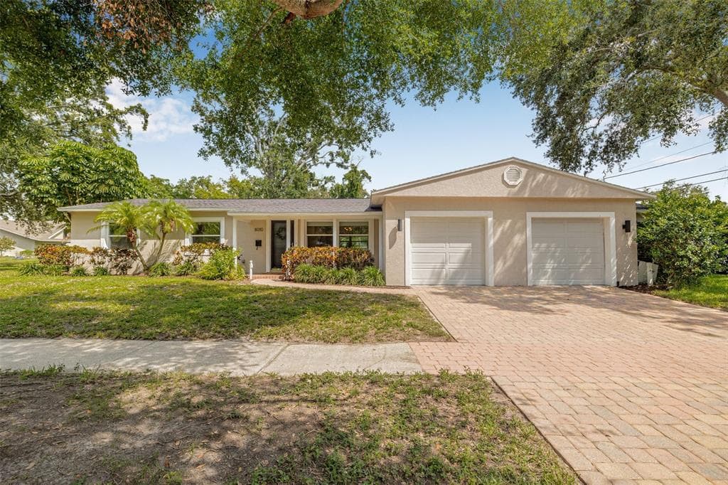 8010 PAR AVENUE N ST PETERSBURG, FL 33710