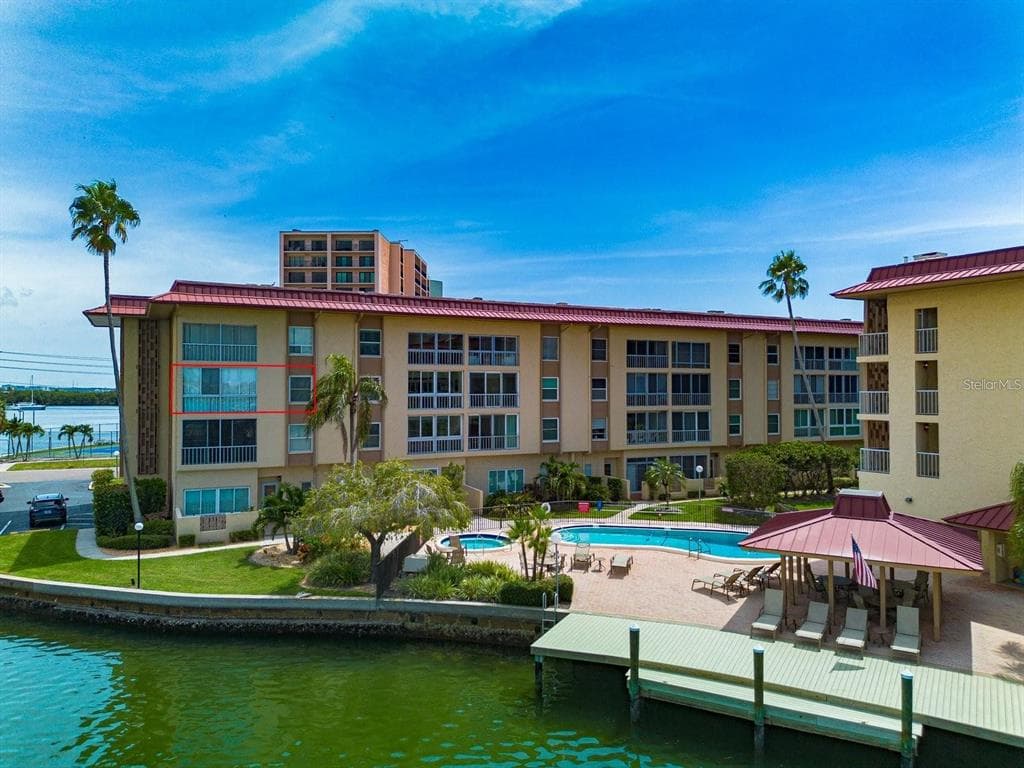 105 ISLAND WAY UNIT 138 CLEARWATER BEACH, FL 33767