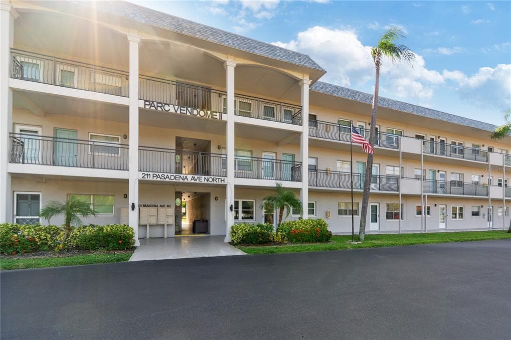 211 PASADENA AVENUE N UNIT 109 ST PETERSBURG, FL 33710