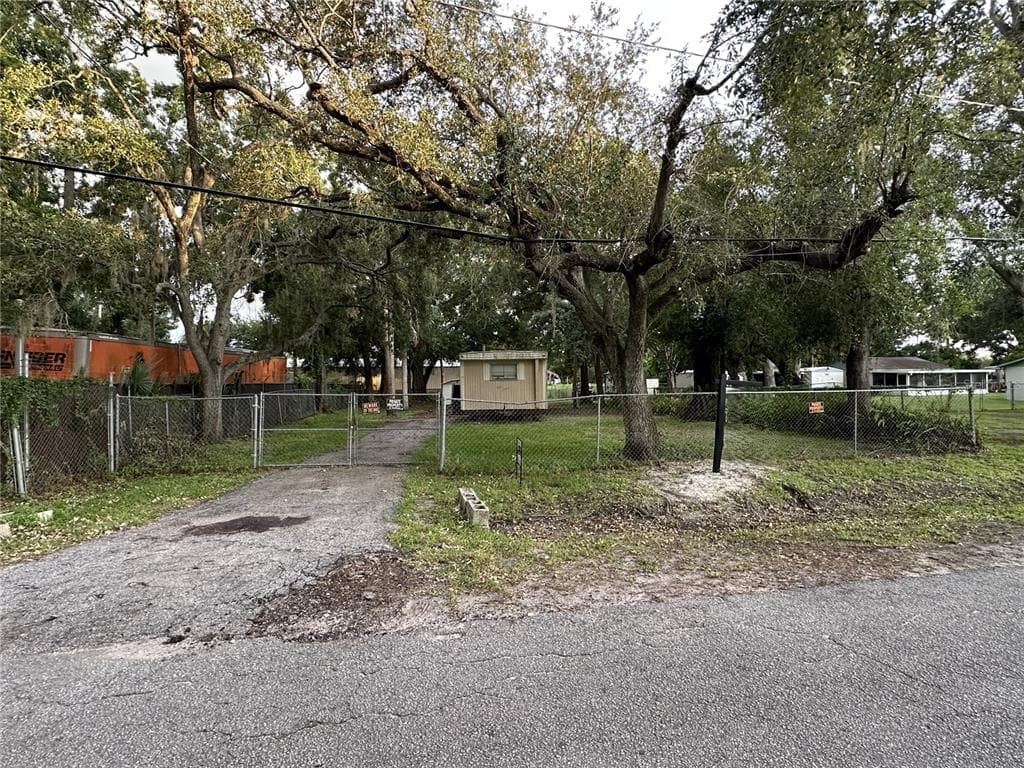 6125 CLIFF AVENUE GIBSONTON, FL 33534