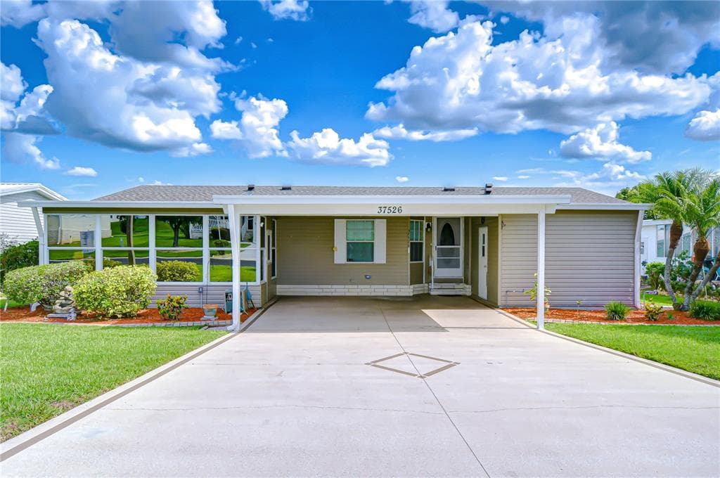 37526 NEW HORIZONS BOULEVARD ZEPHYRHILLS, FL 33541