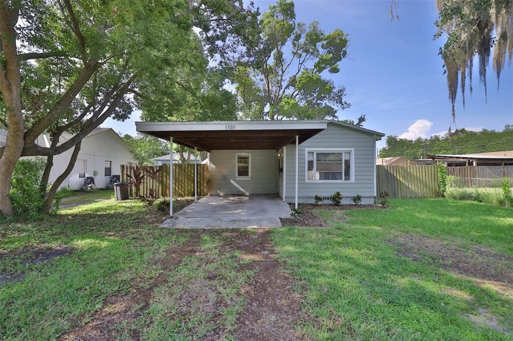 1303 E CHERRY STREET PLANT CITY, FL 33563