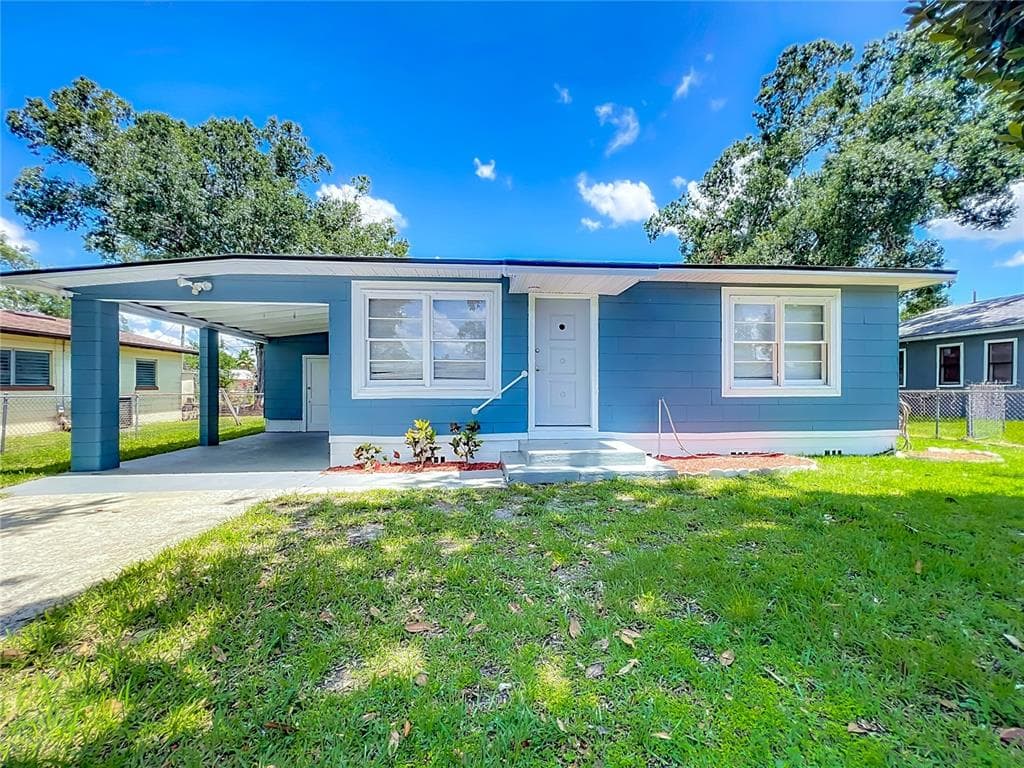 207 KAY STREET AUBURNDALE, FL 33823