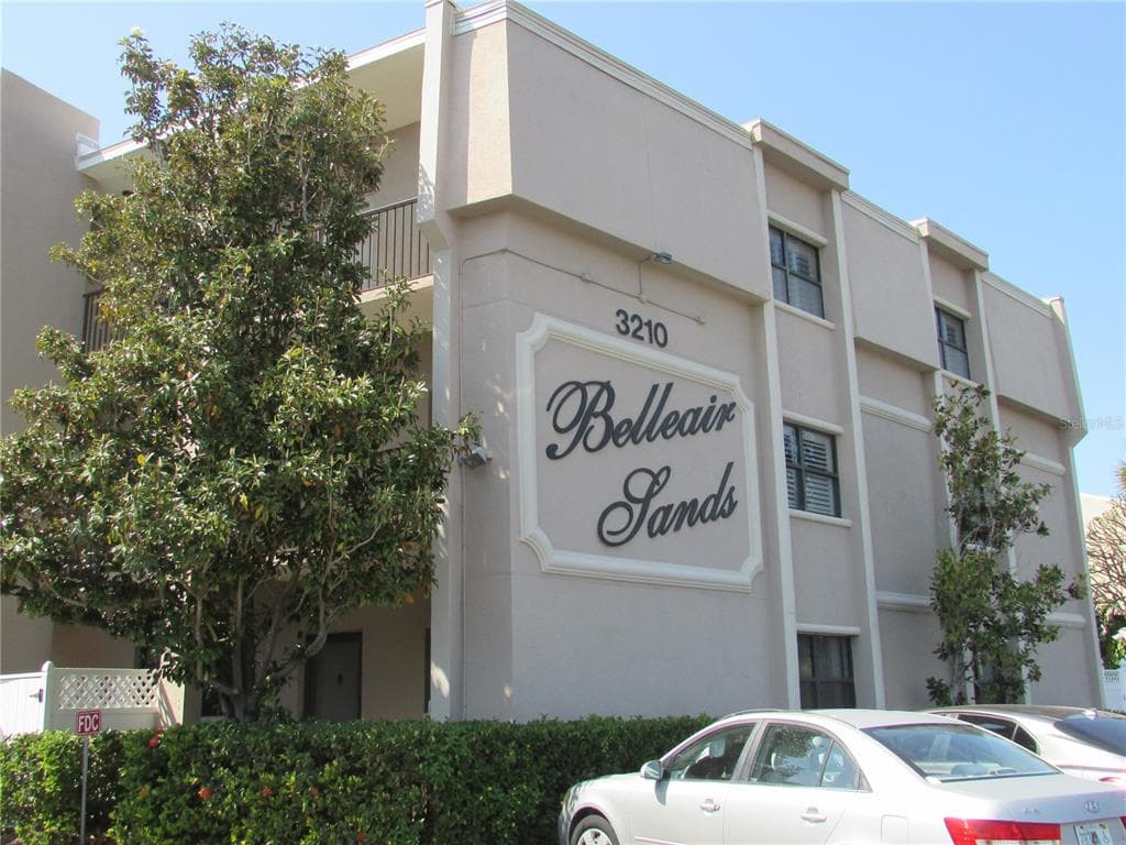 3210 GULF BOULEVARD UNIT 301 BELLEAIR BEACH, FL 33786