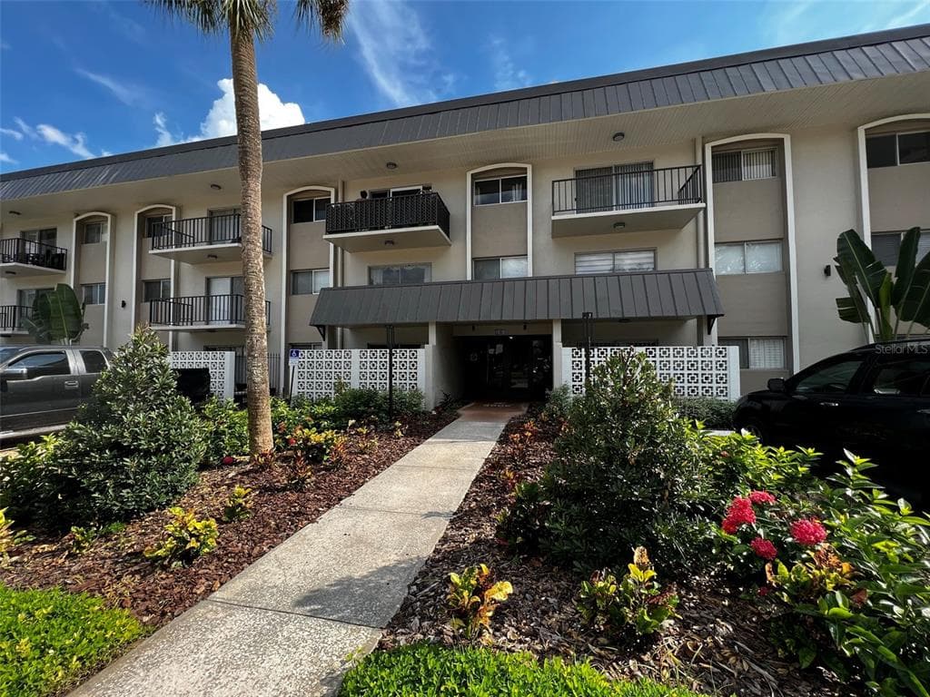 4606 W GRAY STREET UNIT 208 TAMPA, FL 33609