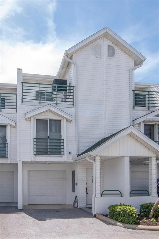 320 ISLAND WAY UNIT 207 CLEARWATER BEACH, FL 33767