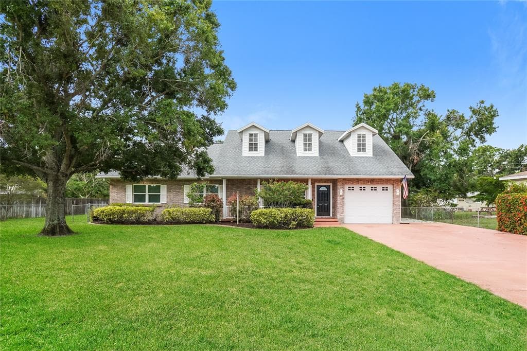 4611 W 18TH AVENUE BRADENTON, FL 34209