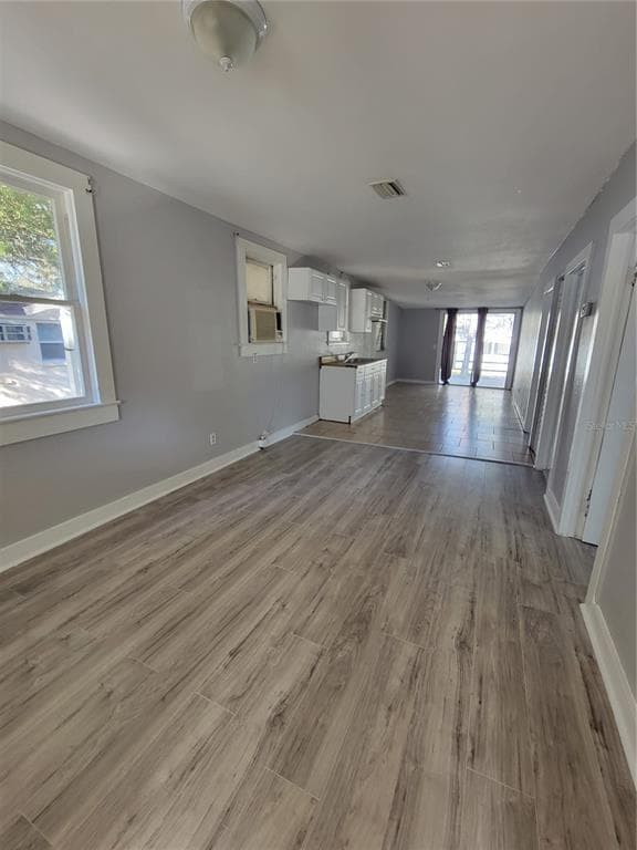 8913 N WILLOW AVENUE TAMPA, FL 33604