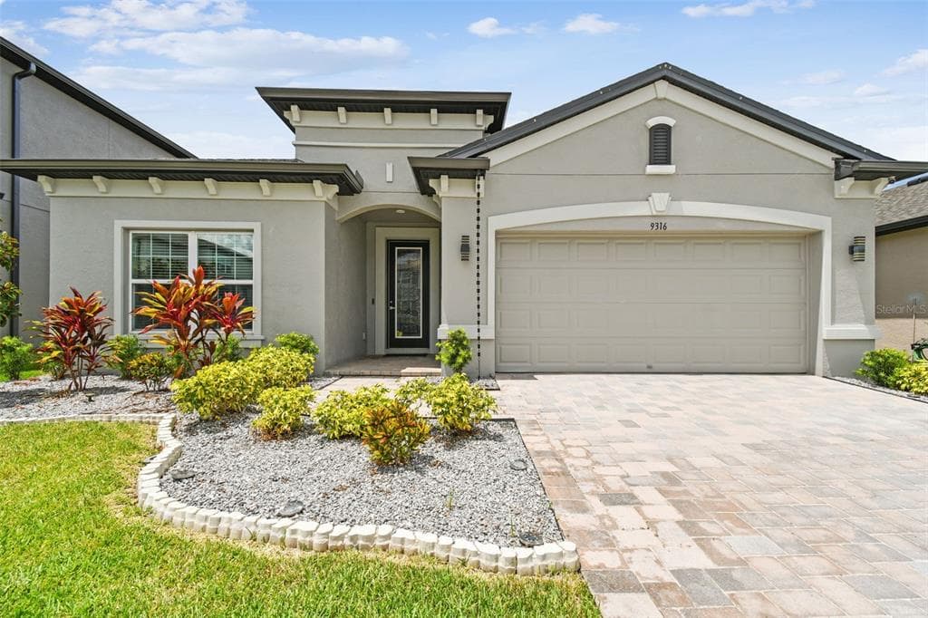 9316 CRESCENT RAY DRIVE