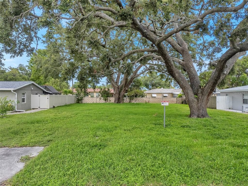 5922 50TH AVENUE N KENNETH CITY, FL 33709
