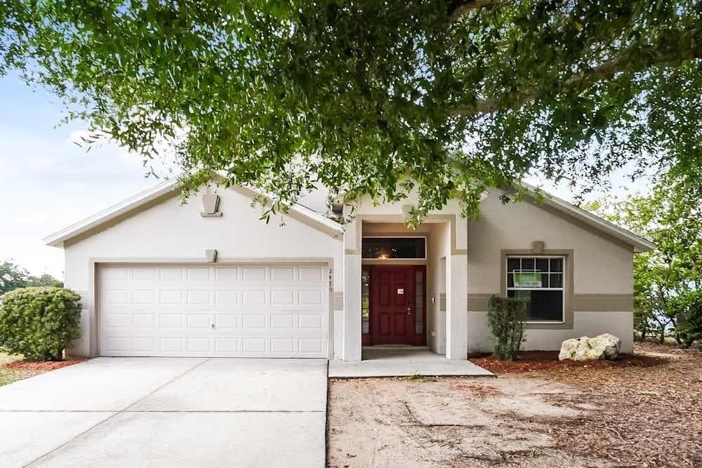 2479 MERRY ROAD TAVARES, FL 32778