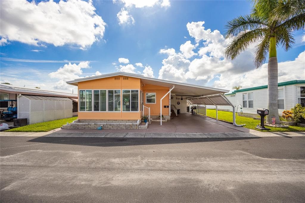 82226 F STREET N UNIT 226 PINELLAS PARK, FL 33781