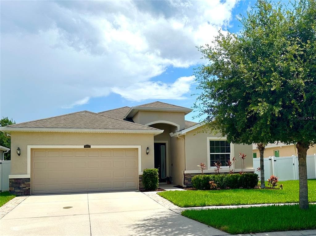 10621 SCENIC HOLLOW DRIVE