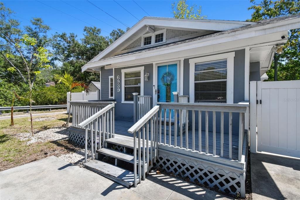 6939 3RD STREET N ST PETERSBURG, FL 33702