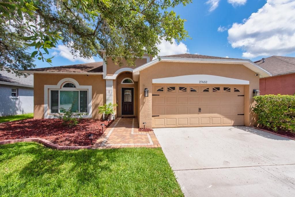 27652 SKY LAKE CIRCLE WESLEY CHAPEL, FL 33544