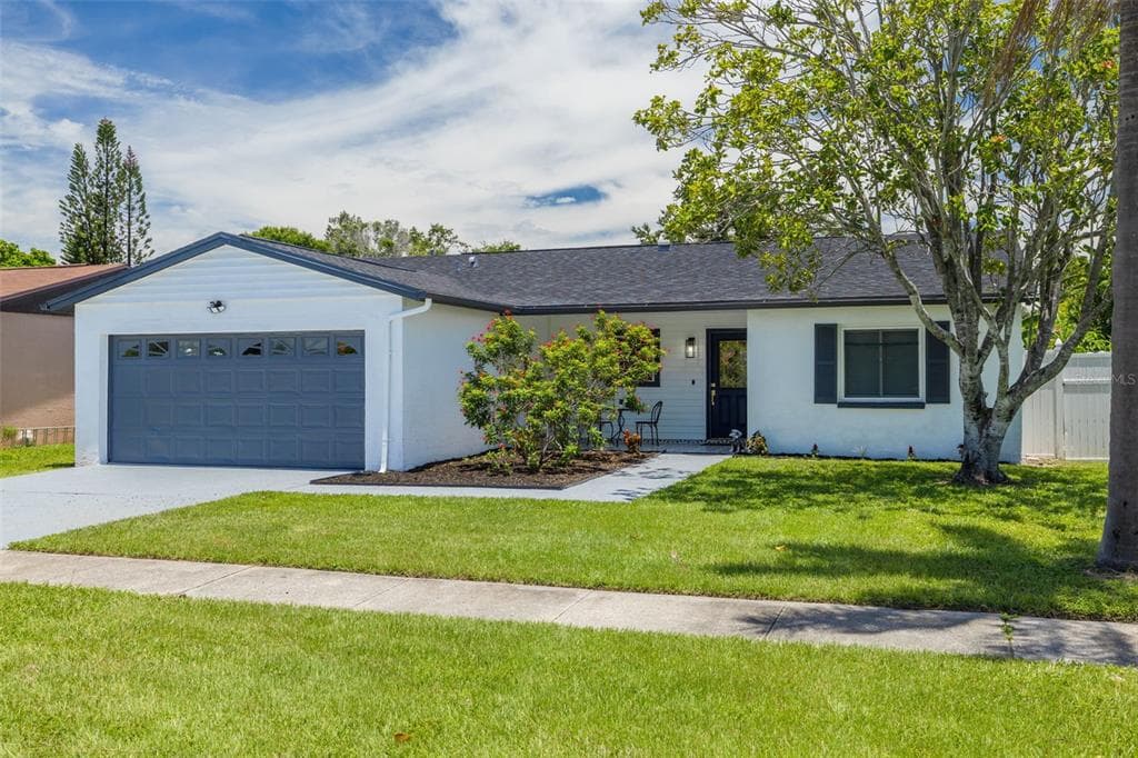 7815 SHADOW RUN DRIVE LARGO, FL 33773