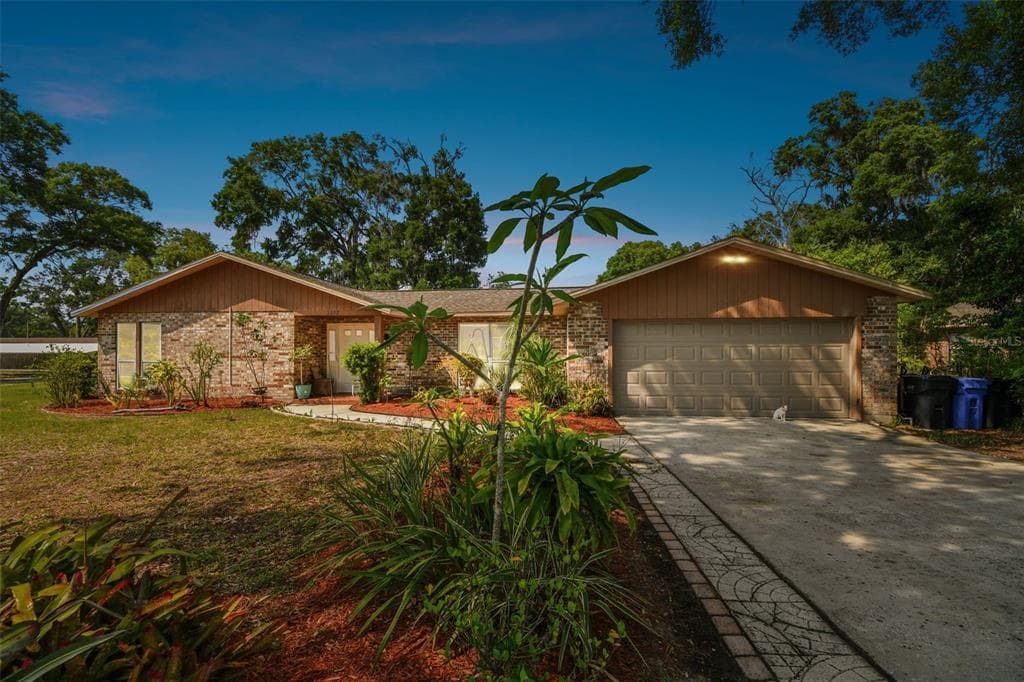 2222 ARCH MCDONALD DRIVE DOVER, FL 33527