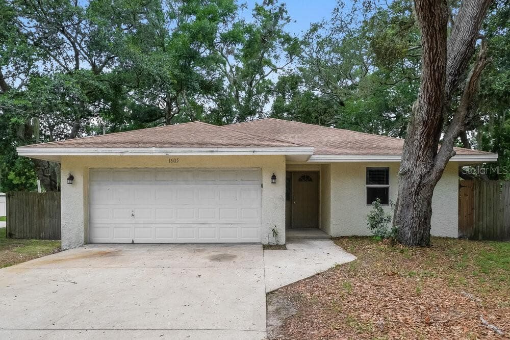 1605 ENGLEWOOD AVENUE TARPON SPRINGS, FL 34689