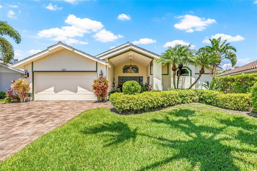 5270 WHITE SAND CIRCLE NE ST PETERSBURG, FL 33703