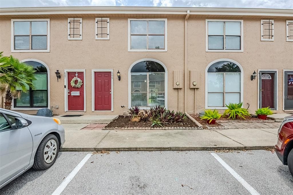 609 CASA PARK COURT N WINTER SPRINGS, FL 32708