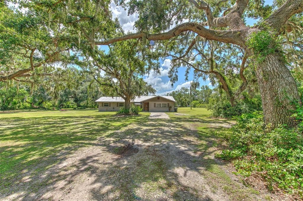 2610 CRESTVIEW ROAD WIMAUMA, FL 33598