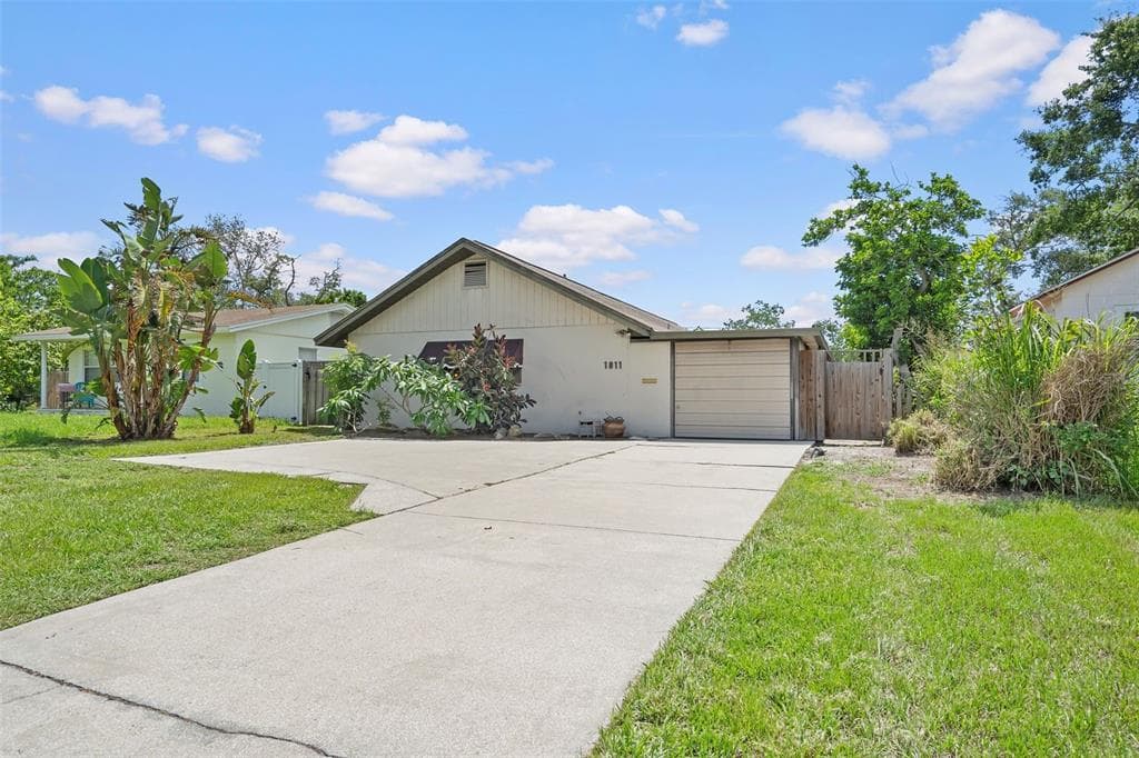 1811 49TH STREET N ST PETERSBURG, FL 33710